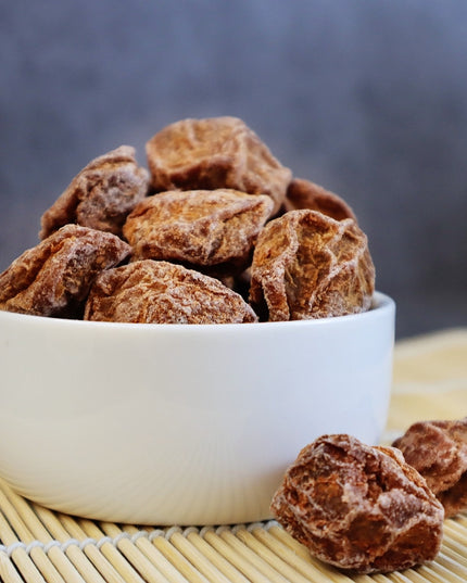 Ciruelas saladas muy grandes y dulces. Deliciosas y no saladas. Un snack agridulce y saludable.