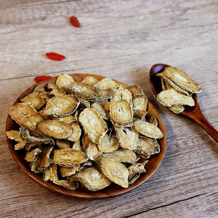 Rodajas de raíz de bardana. Elimina el calor y desintoxica, antiinflamatorio para resfriados con síntomas de calor. 4oz