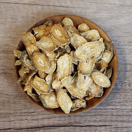 Rodajas de raíz de bardana. Elimina el calor y desintoxica, antiinflamatorio para resfriados con síntomas de calor. 4oz
