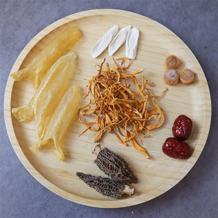 Sopa de flor de hongo oruga, callos de pescado y morillas, 70g