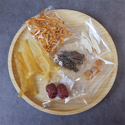 Sopa de flor de hongo oruga, callos de pescado y morillas, 70g