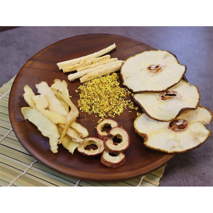 Bolsita de té natural para el otoño con pera asiática y lirio de agua dulce. Té saludable.