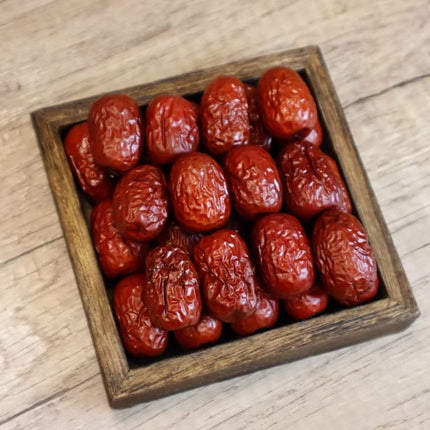 Dátiles rojos grandes "Ruowu" de Sinkiang de primera calidad: piel fina, pulpa gruesa y hueso pequeño.