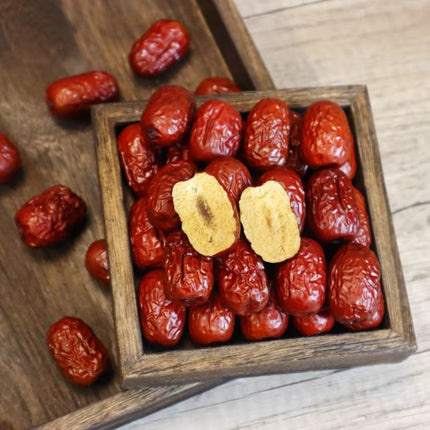 Dátiles rojos grandes "Ruowu" de Sinkiang de primera calidad: piel fina, pulpa gruesa y hueso pequeño.